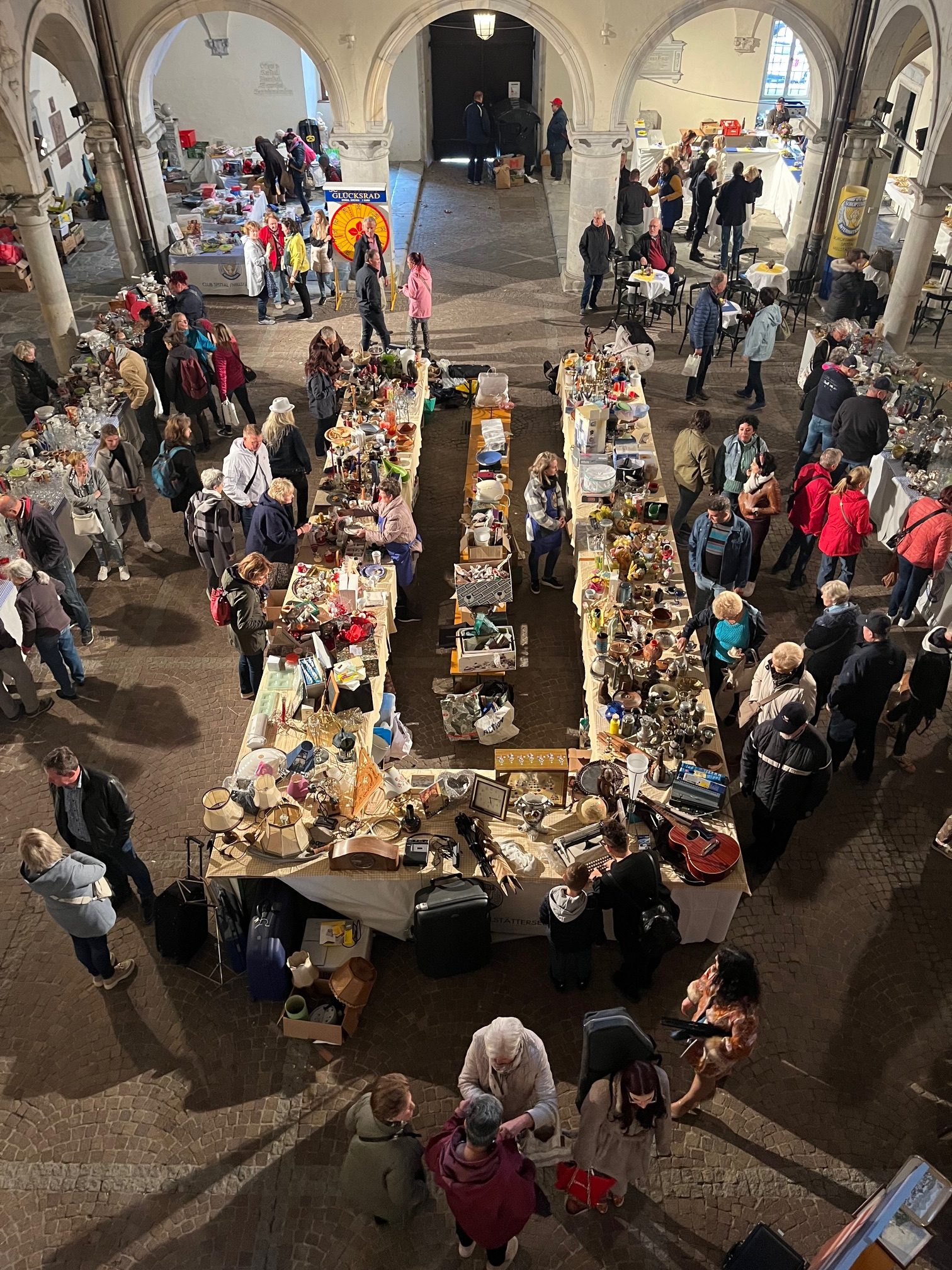 Flohmarkt im Schloss Porcia